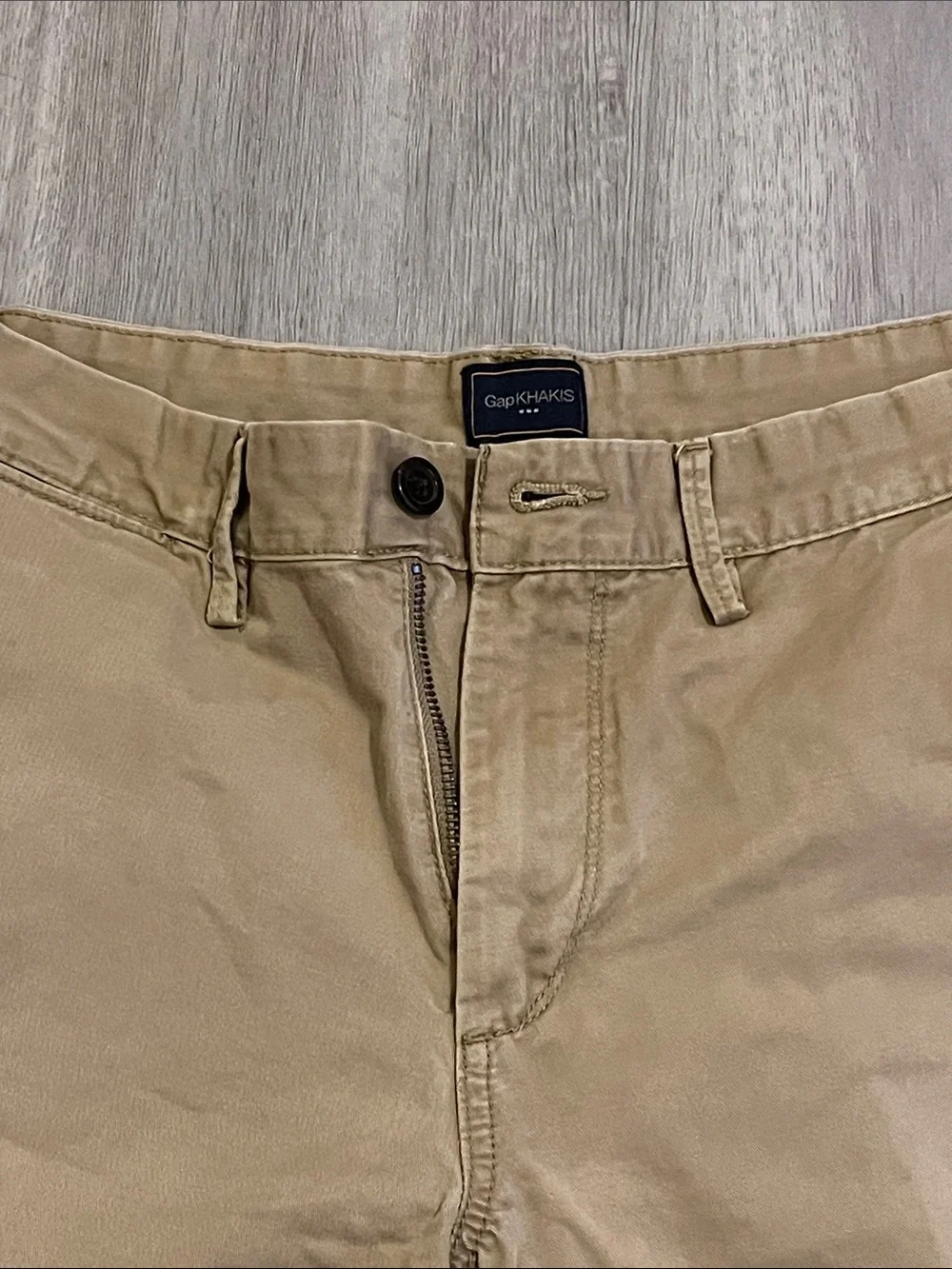 GAP Men's Flat-Front Chino Shorts in Tan
